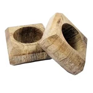 Ronds de serviette décoratifs en bois écologiques Design carré Accessoires de décoration de table de fête de mariage - Product Image 1