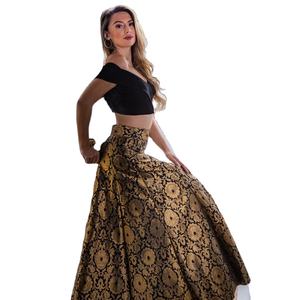 Lehenga Choli en soie de mûrier et dupatta en filet, avec broderie pure de Varanasi et de Zari - Product Image 1