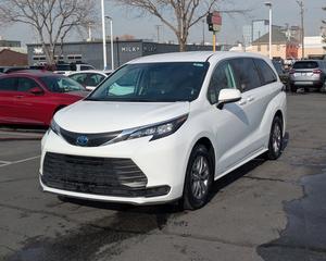 Toyota Sienna LE VAN 2024 Usada, 8 Pasajeros, Tracción en las Cuatro Ruedas, con Bajo Kilometraje - Product Image 1