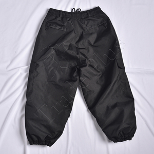 Pantalones de esquí y snowboard personalizados al por mayor de OEM, ropa de esquí de talla grande transpirable e impermeable, ropa de esquí cargo holgada a prueba de viento con cremallera y bolsillo impreso - Product Image 2
