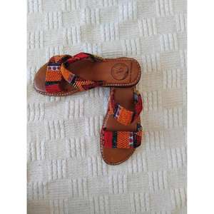 Vente en gros de pantoufles et sandales marocaines en raphia faites à la main, chaussures tissées écologiques pour femmes et hommes, fournisseur direct de commandes en gros - Product Image 1