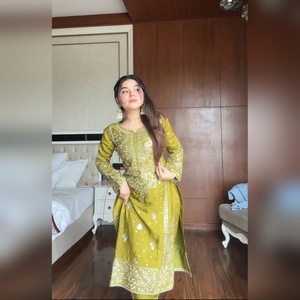 Nouvelle arrivée chic : Haut ethnique multicolore en Chinon avec détails de broderie Resham et dupatta fantaisie en Chinon – Collection 2025 - Product Image 6