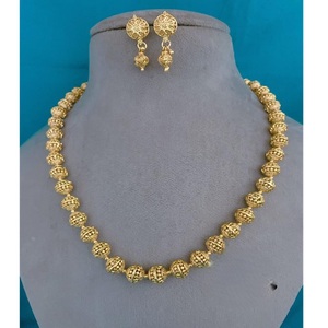 Ensemble de boucles d'oreilles et collier Kundan de haute qualité en plaqué or pour femmes, cadeau de fiançailles de mariage traditionnel - Product Image 1