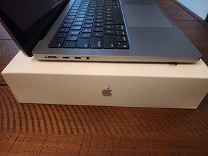 Venta al por mayor de la nueva MacBook Pro 14 M2 Max de Apple con chip M2 - Plateada - Product Image 4