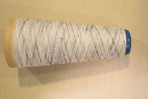 Fil de polyester 100% blanc 10/1 à haute ténacité, teint, filé en anneau, recyclable pour le tricot et le tissage, vente en gros depuis l'usine du Pakistan - Product Image 3