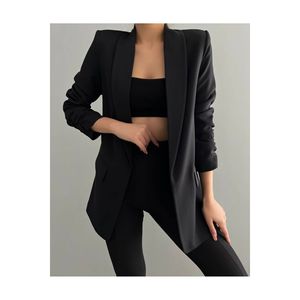Giacca Blazer in tessuto satinato da donna con maniche arricciate - Product Image 3