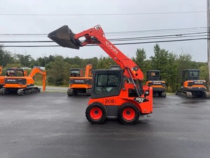 Cargadora Compacta Kubota SSV75 con Poco Uso, 74HP, con Sistema Hidráulico Auxiliar, Certificación CE y EPA, Equipo de Construcción - Product Image 6