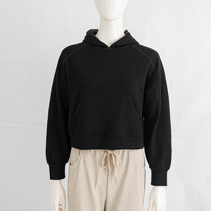 เสื้อฮู้ดครอปแขนราแกลนทรงหลวมสำหรับผู้หญิง สีทอง - Product Image 4