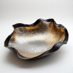 TwilightAura plat brillant bol artisanal vaisselle de luxe fabriqué à la main pour une salle à manger élégante et un charme de table intemporel - Product Image 1