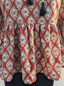 เสื้อผ้าฝ้ายพิมพ์ลายบล็อกสไตล์อินเดียลำลองสำหรับฤดูร้อน ลายดอกไม้โบฮีเมียน เป็นมิตรกับสิ่งแวดล้อม แห้งเร็ว ทันสมัย - Product Image 4