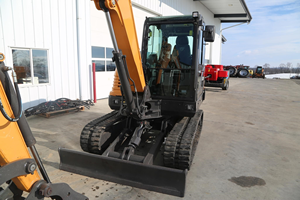 Mini-excavatrice sur chenilles 550 d'occasion, moteur haute performance, pour travaux de construction et agricoles, avec godet de 0,12 m, garantie 2 ans - Product Image 4