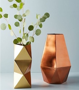 Florero antiguo de metal plateado con un juego de 2 acabados brillantes para exhibir sus mejores arreglos florales - Product Image 6