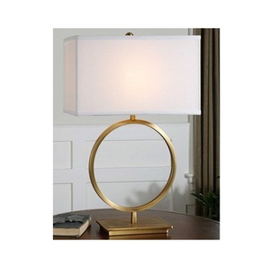 Table de chevet décorative en métal doré avec abat-jour en tissu blanc Lampe de table de chambre à coucher pour le salon - Product Image 3