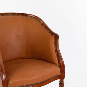 Sillón Jessica de Estilo Mid-Century en Madera de Caoba Sólida y Cuero Sintético con Incrustaciones de Madera y Acabado en Nogal - Product Image 5