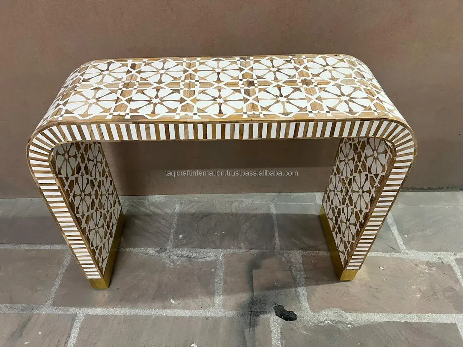 Available in different Colors