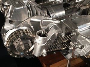 Modèle de bureau animé de Porsche 911 911/07 avec moteur Flat-Six, sculpture mécanique cinétique en métal pour les amateurs de voitures - Product Image 6