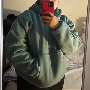 Sweat à capuche pour homme en coton lourd à coupe régulière, délavé à l'acide noir délavé, avec strass, logo personnalisé, uni, teinture unie, pour l'hiver - Product Image 4