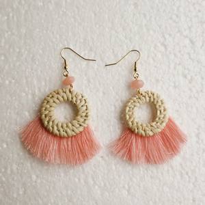 Elegantes pendientes de ratán hechos a mano con paja ecológica y materiales de ratán, pendientes de ratán de Vietnam para minoristas de moda, Navidad - Product Image 2