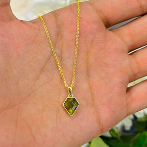 Collier en pierre précieuse de guérison, pendentif en moldavite naturelle en forme de cerf-volant, laiton plaqué or 18 carats, léger, bijoux authentiques pour unisexe - Product Image 4