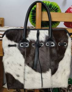 Bolso bandolera de vaquera estilo casual para mujer al por mayor, bolso de mano de piel auténtica con cierre de cremallera y acabado de pelo para chicas - Product Image 4