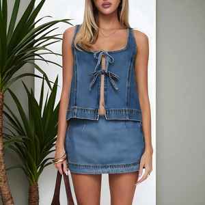 Nouvel ensemble en jean 2 pièces pour femme, taille haute, été 2026, short cargo et haut à col en V, tenue streetwear personnalisée - Product Image 3