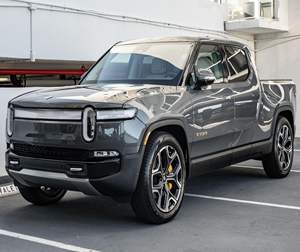 Rivian R1T Adventure Edition 2023, Quad-Motor AWD, Batterie de grande capacité, El Cap Granite - Product Image 1
