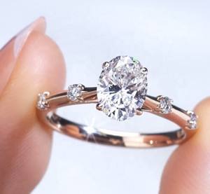 Anillo de Boda Ovalado de Lujo Único Goldstones con Moissanita, Chapado en Plata de Ley 925, Engaste de 5x7mm 1ct, Certificado IGI, Venta al por Mayor - Product Image 3