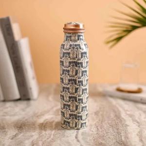 Bouteille en cuivre pour cadeau, œuvre d'art Meena, bouteille ayurvédique en cuivre avec impression mandala, bouteille d'eau en cuivre pur 1L, design mandala - Product Image 1
