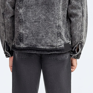 Blouson aviateur en denim à fermeture éclair camouflage vintage durable et ample avec vêtements d'extérieur déchirés en détresse et logo avant 100% coton - Product Image 6