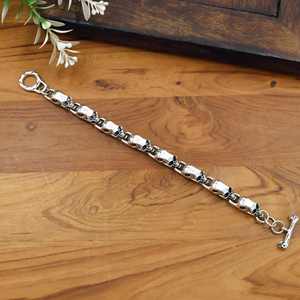 Pulsera de eslabones con calavera plateada para hombre, estilo gótico punk, cadena de acero inoxidable, joyería de moda, cierre resistente, OEM ODM personalizado - Product Image 3