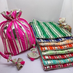 Fruits secs Grand tissu de brocart réutilisable Potli Sweet Distribution Potli Set de faveurs de mariage Article - Product Image 1