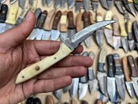 Couteau de chasse miniature à lame fixe personnalisable OEM, couteau de poche, manche en bois, acier Damas, usage industriel en plein air, détaillants