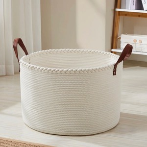 Grand panier en macramé blanc, panier de rangement en fibre avec poignée en cuir pour le rangement de la salle de bain et l'organisation des vêtements en provenance d'Inde - Product Image 5