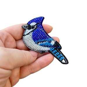 Broche de pájaro bordado con cuentas de semillas para ropa de fiesta Broche de letra inicial personalizado con cuentas con bordado de semillas - Product Image 3