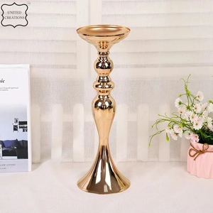 Elegante candelero de Metal chapado en oro Diseño de linterna Decoración única para el hogar para iluminar Otros candelabros Tarros de velas - Product Image 5