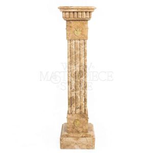 Columna de Pedestal de Mármol Beige Clásica y Elegante con Adornos de Latón para Exhibición de Esculturas y Jarrones de Flores - Product Image 1