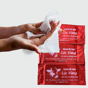 ผ้าเช็ดทำความสะอาดเปียกแบบพกพาสะดวกสำหรับการทำความสะอาดพื้นผิวห้องครัวพิมพ์แบบกำหนดเองเป็นตัวเลือกที่ดีสำหรับผู้ผลิตเวียดนามสำหรับการเดินทาง - Product Image 1