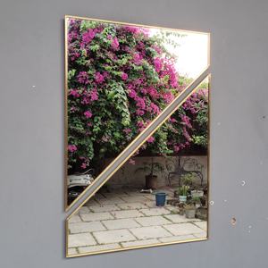 กระจกติดผนังแบบสองชิ้น กระจกตกแต่งผนังแบบไม่เหมือนใคร พร้อมกรอบสีทองเหลือง - Product Image 5