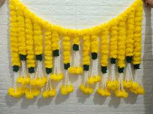 ดอกดาวเรืองสีเหลืองใบเขียว โทรันสำหรับตกแต่งเทศกาลอินเดียใต้, เก็นดา ฟูล มาลาแบบฟู, ของตกแต่งงานแบบฮาล์ฟซารี - Product Image 2