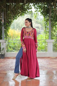 คอลเลคชั่น SUPER NAVRATRI 2025 ชุดสตรีแบบ SALWAR KAMEEZ สำหรับงาน GARBA FESTIVAL ทำจากผ้าฝ้าย สำหรับงานปาร์ตี้ สีสันทันสมัย - Product Image 6