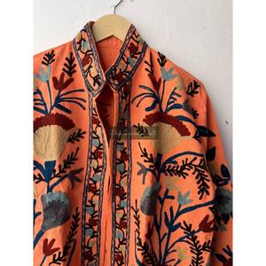 Veste en tissu Suzani en coton unisexe d'automne, broderie ouzbek, manteau d'hiver et de printemps sans fermeture, style hippie - Product Image 4