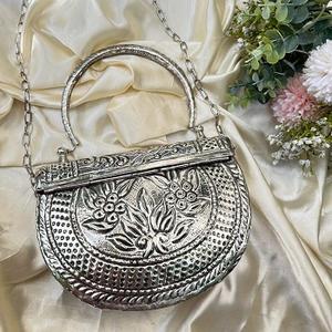 Bolso de mano de diseñador alemán plateado para mujer, bolso de fiesta de moda india con cierre de cubierta para mujeres y niñas - Product Image 3