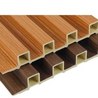 Panneau mural WPC coextrudé ASA résistant aux UV, revêtement à grain de bois 3D pour grille intérieure et décoration extérieure de jardin et d'hôtel