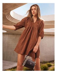 Vestido MIDI de cintura natural ODM marrón para mujer, cuello en V, puños elásticos, silueta de línea A transpirable ecológica - Product Image 1