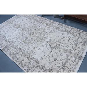 Tapis turc vintage, tapis de 5,6 x 9,2 pieds, tapis en laine blanc et noir à motifs - Product Image 4