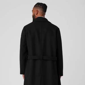 Pardessus formel en laine coupe ajustée pour homme Manteau d'affaires long d'hiver à double boutonnage Vêtements de plein air avec fourrure de mouton Tissu de laine sur mesure - Product Image 2