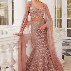 Vestido de red sedoso Lehenga Choli de seda elegante bordado a mano de la mejor calidad para fiestas indias/paquistaníes Ropa de fiesta elegante - Product Image 1