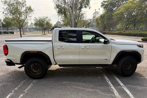 G-M-CC C-a-n-y-o-n A T 4 2024, Caja de Cambios Automática, Título Limpio, Sin Accidentes, con Bajo Kilometraje, Listo para Envío - Product Image 3