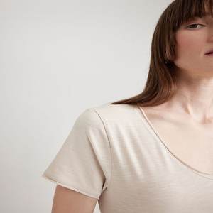 T-shirt col en V couleur beige décontracté vêtements d'été T-shirt femme longueur courte manches régulières T-shirt femme - Product Image 3