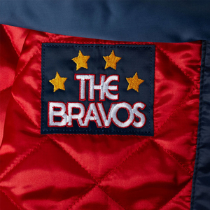 Chaquetas de invierno para hombre, chaqueta de satén estilo callejero para hombre con decoración bordada, servicio OEM disponible - Product Image 4